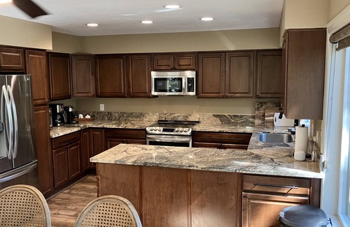 Round Hill Village House | Large upscale 5 bedroom home close to town