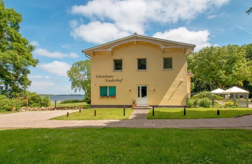 Sundhagen Apartment | Large vacation apartment 2 lake view - Gästehaus Niederhof - only 50 meters to the