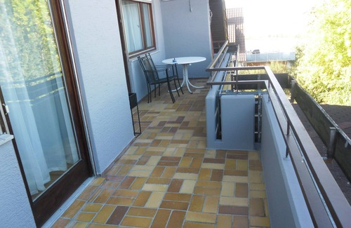 Reisach Apartment | Large vacation apartment with a view over Lake Breitenau