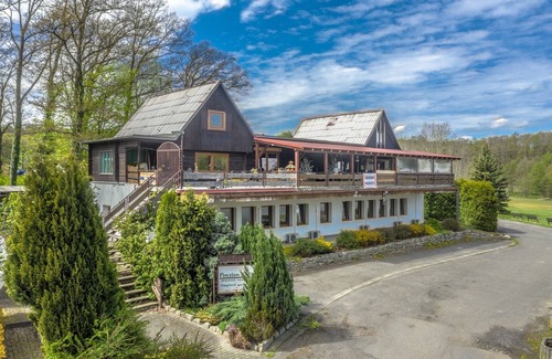 Varnsdorf House | Large vacation home directly on the lake at the foot of the Zittau Mountains