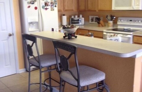 Oak Hammock Preserve House | Large Vacation Home - WIFI - 3 TVs - Near Parks, restaurants, supermarkets, mall