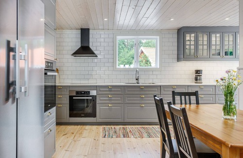 Knared House | Large vacationhome with a modern design | SE02006