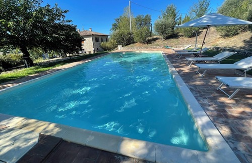 Loreto Villa | Large villa - sleeps 10 - pool - pergola - playground for children - wifi