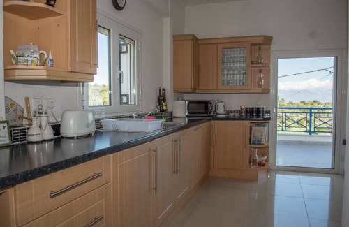 Kakorrevma Villa | Large villa with pool in a peaceful and private setting. For up to 6 people.