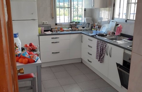 Alzira Villa | Large villa with tennis court and swimming pool, 25 minutes from the beach. Ideal for families.