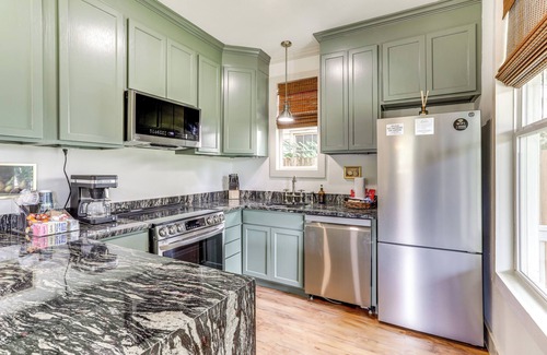 South Baton Rouge House | Large Yard: 'Pascagoula Peach' Home in Baton Rouge