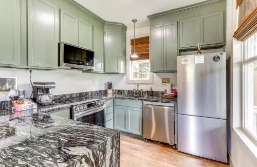 South Baton Rouge House | Large Yard Pascagoula Peach Home in Baton Rouge