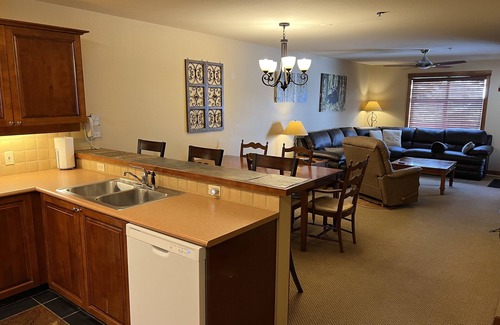 Salt Lake Mountain Resorts Condo | Largest 1 Bdrm + Den Floor Plan, Sleeps 5