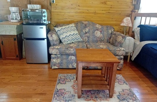 Athens Cabin | Larry's Cabin on a Koi Pond