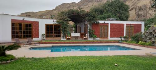 Pachacamac House | Las buganvilias
