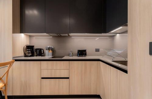 Apoquindo Apartment | Las Condes Living Arauco Park Gourmet Couple's Pad