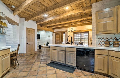 Mesilla Park House | Las Cruces Home 'La Casa Blanca' w/Courtyard