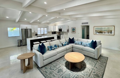 Hendricks and Venice Isles House | Las Olas Escape 6/5 - for 12+ -Waterfront- Pool