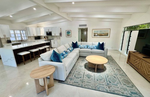 Hendricks and Venice Isles House | Las Olas Escape 6/5 - for 12+ -Waterfront- Pool