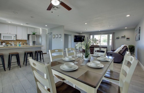 Las Vegas Cottage | Las Vegas Retreat w/Yard < 5 Mi to Strip!