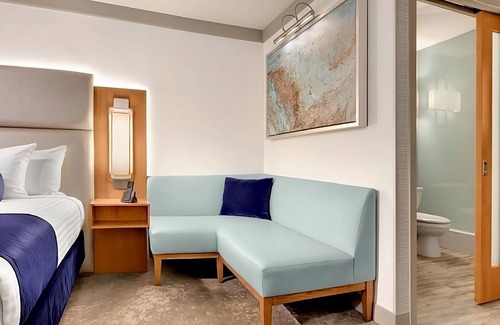 Gateway District House | Las Vegas Vacation! Pool, Game Room, Casino, Parking! Near The Neon Museum