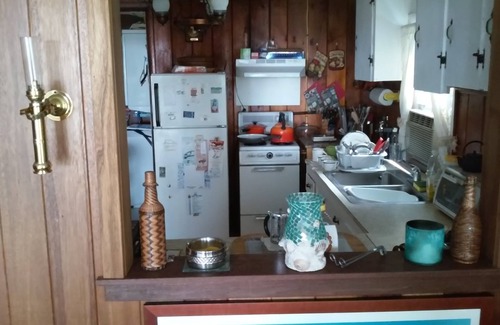 Swansea House | Last Minute Getaway, Walk Acoss the Street to the Beach! Close to everything!