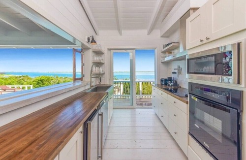 Hartswell House | Last minute opportunity! Surf House: 4BR Beachfront w/pool