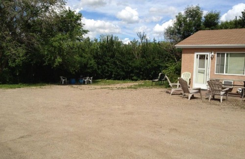 Regina Beach Cabin | Last Mountain Getaways-Unit #2-Regina Beach, Sk