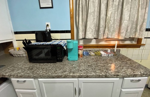 Cheektowaga House | Late night breeze of Buffalo and Niagara