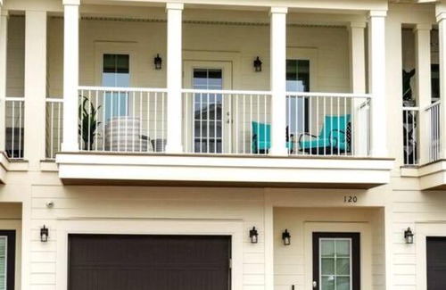 Crystal Beach House | Latitude Adjustment Townhome