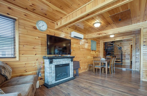 Battle Creek House | Laurabell Lakehouse: Boat Dock & Mill Lake Access!