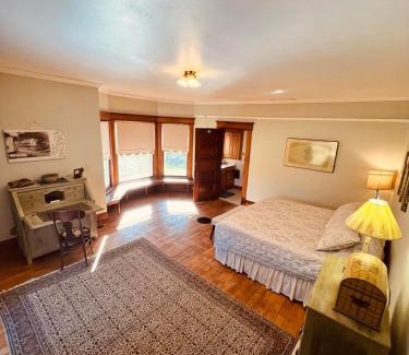 Davis Bed & Breakfast | Laurel River Club Bed & Breakfast or LRCBNB