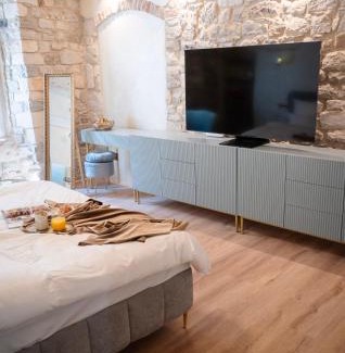Vranjic Bed & Breakfast | Laurentius Heritage Luxury Suite Diocletian Palace