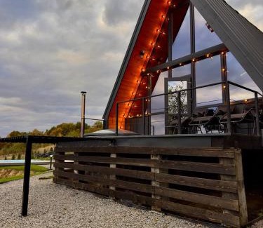 Mykolaiv Ski Chalet | Lav inn Polyanna