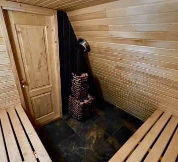 Mykolaiv Ski Chalet | Lav inn Polyanna