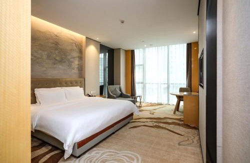 Longhua District Hotel | Lavande Hotel Shenzhen North Railway Station Qinghu Subway Station Branch