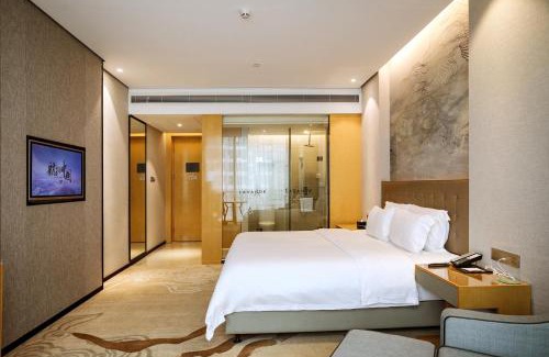 Longhua District Hotel | Lavande Hotel Shenzhen North Railway Station Qinghu Subway Station Branch