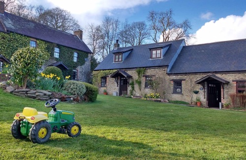 Boncath Cottage | Lavender Cottage - a cosy cottage for two (+ cot) with exceptional leisure facilities