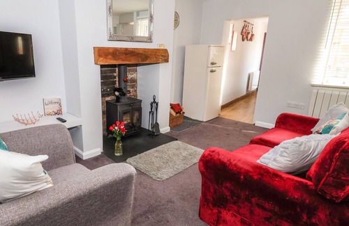 Mappleton Cottage | LAVENDER COTTAGE, pet friendly, character holiday cottage in Hornsea