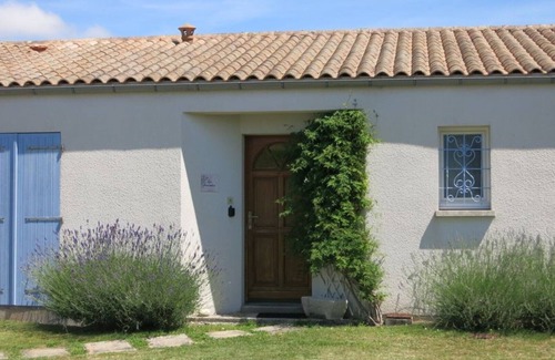 Etaules House | Lavender House has 2 bedrooms sleeping 4 people.