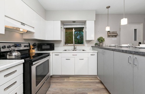 Old Town Condo | Lavender Suite | Relaxed, Walkable Old Town Stay