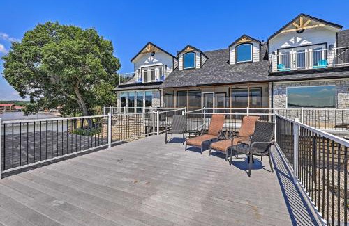 Granbury House | Lavish Lake House, Near Vineyards and Marinas!