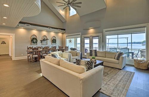 Granbury House | Lavish Lake House, Near Vineyards and Marinas!