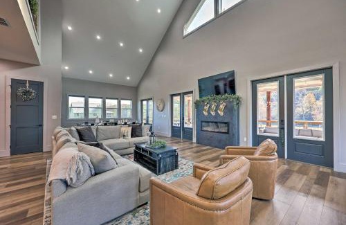 Glenwood House | Lavish Riverfront Escape with Gas Grill!