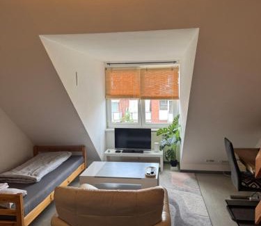 Lubeck City Centre Apartment | LaViva Home 24 - Studio mit Galerie