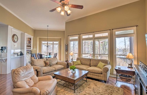 Gumlog House | Lavonia Lake House with Private Dock and Bonfire!
