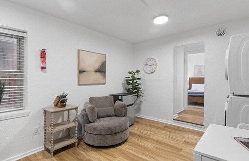 Lawrenceville Apartment | Lawrenceville/Central @4 Quiet Stylish 1BD w/Prkg