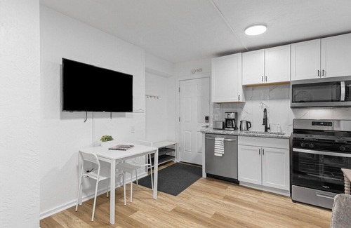 Lawrenceville Apartment | Lawrenceville/Central @4 Quiet Stylish 1BD w/Prkg