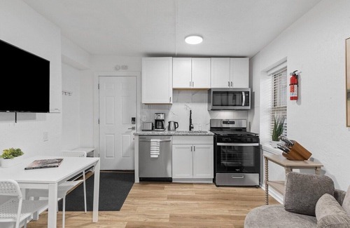 Lawrenceville Apartment | Lawrenceville/Central @4 Quiet Stylish 1BD w/Prkg