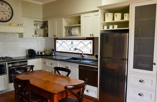 Geelong Cottage | Lawson's Cottage in South Geelong