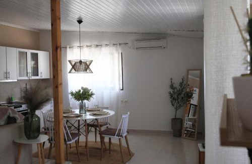 Makri House | LAXD Summer House by Homebrain
