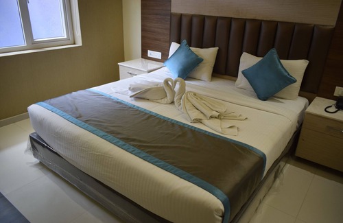Mayiladuthurai Hotel | Laya Regency