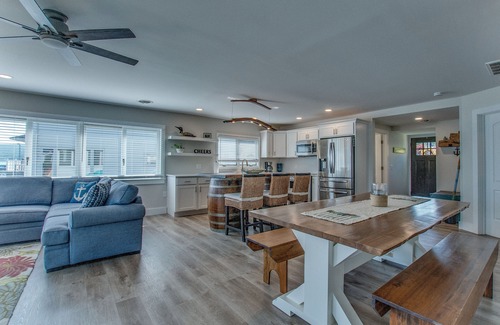 Hammondsport Cabin | Lazy Loon Cottage is a Charming KEUKA LAKE cottage with amazing views!