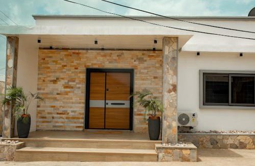 Tema Apartment | LBA Plush Apartment