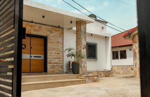 Tema Apartment | LBA Plush Apartment